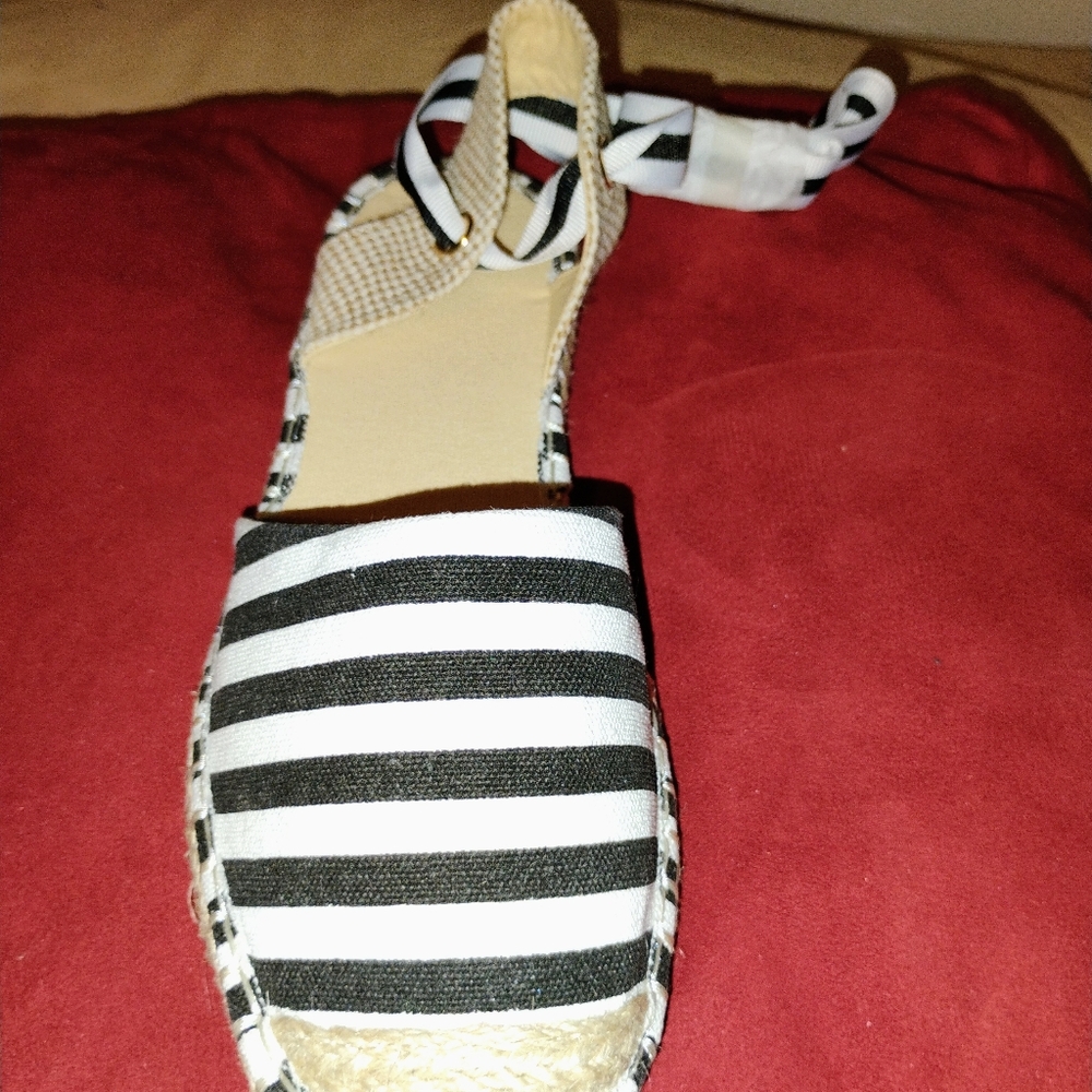 NIB Lace-Up Flat Espadrilles - Picture 7 of 11